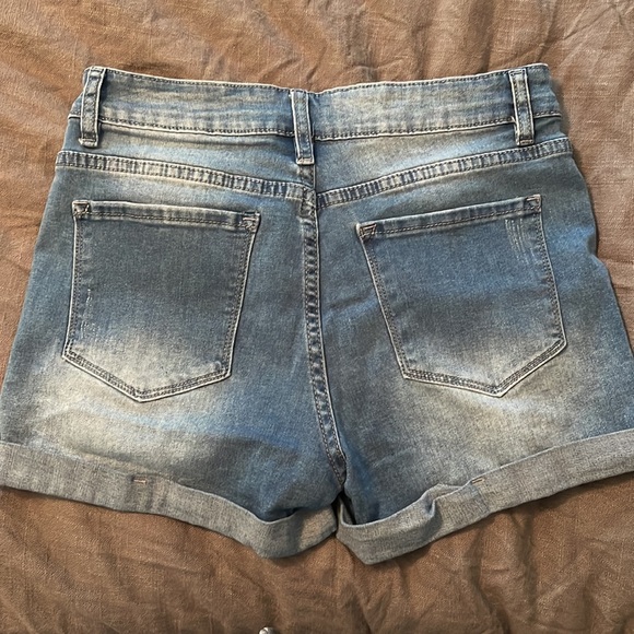 No name destroyed stretchy denim shorts - Picture 2 of 3